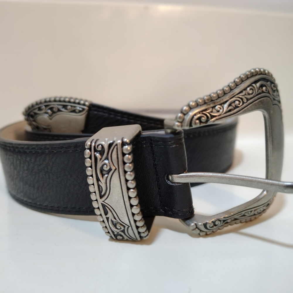 Vince Camuto belt size Medium women's black Western Buckle